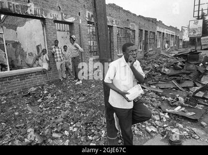 La destruction après les émeutes de l'an dernier est encore visible dans les rues du canton de Soweto, à l'extérieur de Johannesburg, en Afrique du Sud, le 09 octobre 1977. Photo: Sven-Erik Sjoberg / DN / TT / code 53 Banque D'Images