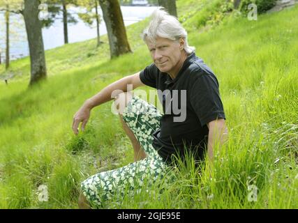 La légende du tennis Bjorn Borg se pose à l'extérieur de son manoir. Banque D'Images