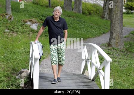 La légende du tennis Bjorn Borg se pose à l'extérieur de son manoir Banque D'Images