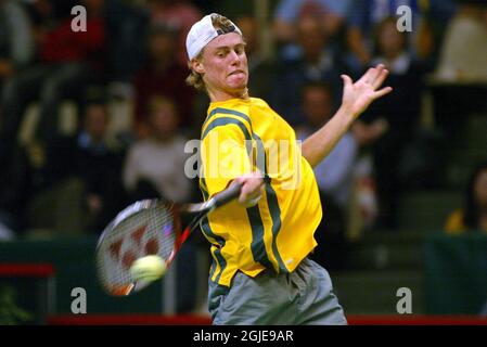 Lleyton Hewitt, de l'Australie, en action contre Thomas Enqvist, de la Suède Banque D'Images