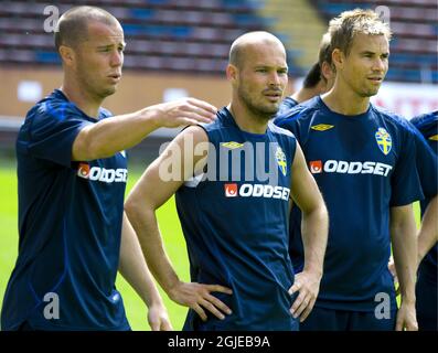 Daniel Andersson, Fredrik Ljungberg et Niclas Alexandersson lors d'une séance d'entraînement au stade Rasunda à Stockholm Banque D'Images