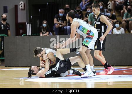 Italie. 08 septembre 2021. Début à la maison pour l'équipe Derthona basket dans Supercoppa Discovery vs Trento au PalaFerraris à Casale. Bertram Tortona contre Dolomiti Energia Trentin 81 - 72. (Photo de Norberto Maccagno/Pacific Press/Sipa USA) crédit: SIPA USA/Alay Live News Banque D'Images