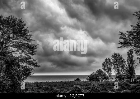 Tempête noire et blanche à venir, Buzzards Bay, Dartmouth, Massachusetts. Banque D'Images