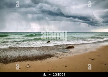 États-Unis, Michigan, Upper Peninsula, nuage de pluie sur Pictured Rocks National Lakeshore Banque D'Images