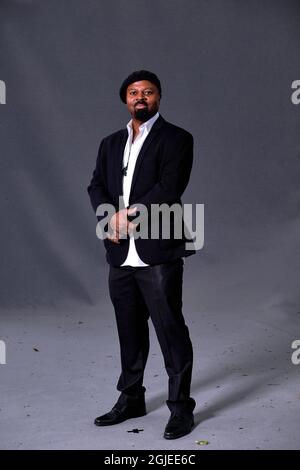 Le poète et romancier nigérian Ben Okri assiste à un photocall lors du Festival international du livre d'Édimbourg 2018 Banque D'Images