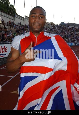 Mark Lewis-Francis, en Grande-Bretagne, célèbre la victoire du 100 m masculin Banque D'Images