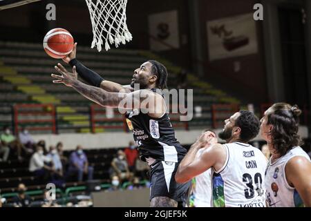 Italie. 08 septembre 2021. Début à la maison pour l'équipe Derthona basket dans Supercoppa Discovery vs Trento au PalaFerraris à Casale. Bertram Tortona contre Dolomiti Energia Trentin 81 - 72. (Photo de Norberto Maccagno/Pacific Press/Sipa USA) crédit: SIPA USA/Alay Live News Banque D'Images