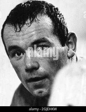 Ingemar Johansson, champion suédois de boxe poids lourd, photographié après un entraînement en 1962. Banque D'Images