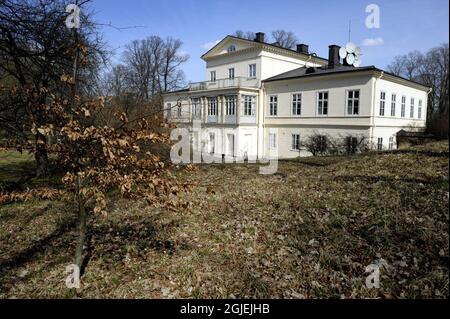 Haga Palace à l'extérieur de Stockholm sera la nouvelle résidence de la princesse Victoria et de Daniel Westling, le gouvernement suédois l'ayant renvoyée à la Cour royale. Le palais Haga était autrefois appelé « le pavillon de la Reine », situé dans le parc Haga, à Solna, à l'extérieur de Stockholm. Il a été construit en 1802-04 par l'architecte CC Gjorwell au nom de Gustav IV Adolf et a été une résidence pour les membres de la famille royale tout au long des années 1800. Dans les années 1930, le palais fut rénové et devint la maison du prince Gustav Adolf et de la princesse Sibylla. Le roi actuel Carl XVI Gustaf et ses sœurs ont passé leur enfance à Haga. Banque D'Images