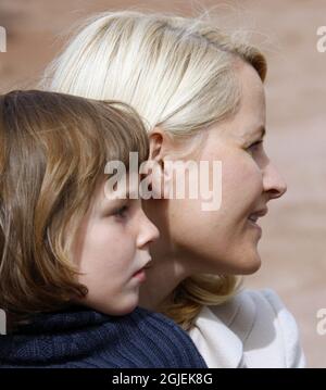 OSLO 20090605: La princesse Ingrid Alexandra de Norvège a reçu le Miljoagentparaden, une manifestation écologique, avec sa mère, la princesse de couronne mette Marit, au tribunal royal d'Oslo vendredi. Photo: Lise Aserud / SCANPIX NORGE / SCANPIX / Kod 20520 Banque D'Images