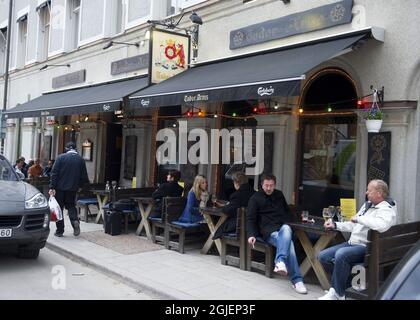 Les armes Tudor sur la rue Grevgatan à Stockholm, en Suède. Le pub de 40 ans a été élu meilleur pub britannique en dehors de la Grande-Bretagne par le Daily Telegraph et British Airways. Banque D'Images