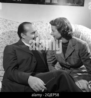 L'actrice Ingrid Bergman et son mari, le réalisateur Roberto Rossellini, dans leur maison de Rome. Banque D'Images