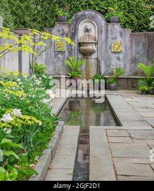 États-Unis, Pennsylvanie, Wayne et Chanticleer Gardens avec des structures de jardin formelles Banque D'Images