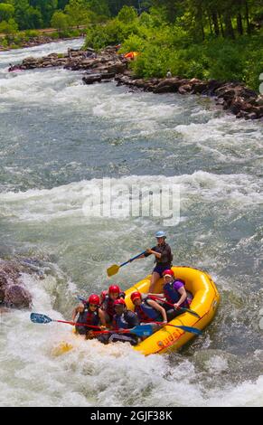 Rafting en eau vive sur la rivière Ocoee à Ducktown, Tennessee, États-Unis. Banque D'Images