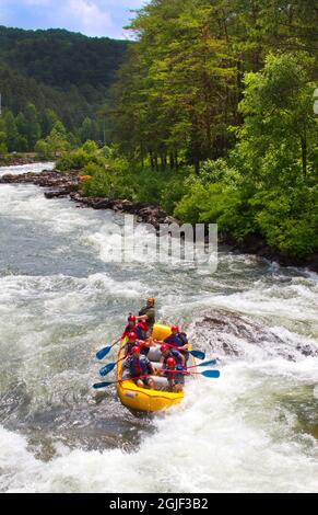 Rafting en eau vive sur la rivière Ocoee à Ducktown, Tennessee, États-Unis. Banque D'Images