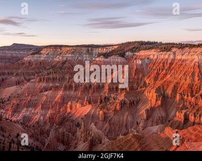 Formations rocheuses dans le canyon principal, monument national de Cedar Breaks, Utah Banque D'Images