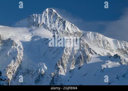 Mont Shuksan en hiver. Vue depuis Picture Lake, terrain de jeux de Heather Meadows. Cascades du Nord Banque D'Images