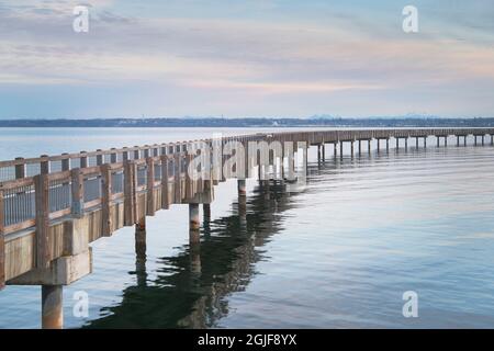 Promenade du Boulevard Park, Taylor Dock sur Bellingham Bay, Bellingham, État de Washington Banque D'Images