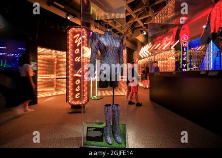 Tenue de Lady Gaga pour le spectacle de mi-temps Super Bowl LI 2017 au Rock and Roll Hall of Fame.Cleveland.Ohio.USA Banque D'Images