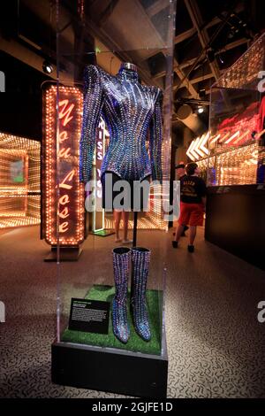 Tenue de Lady Gaga pour le spectacle de mi-temps Super Bowl LI 2017 au Rock and Roll Hall of Fame.Cleveland.Ohio.USA Banque D'Images