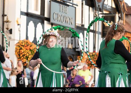 Beggarss' Oak Clog danse à l'Abbots Bromley Horn Dance. Ils ont été formés en 1983 et sont une équipe mixte de sabots morris dansant dans la tradition du Nord-Ouest. Banque D'Images