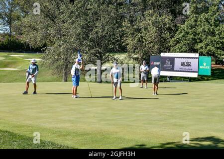 Missouri, États-Unis. 9 septembre 2021: 9 septembre 2021: Les amateurs participent avec le professionnel Jerry Kelly sur le 17ème vert pendant la journée Pro-Am de l'Ascension Charity Classic tenue au Norwood Hills Country Club à Jennings, Mo Richard Ulreich/CSM crédit: CAL Sport Media/Alay Live News Banque D'Images