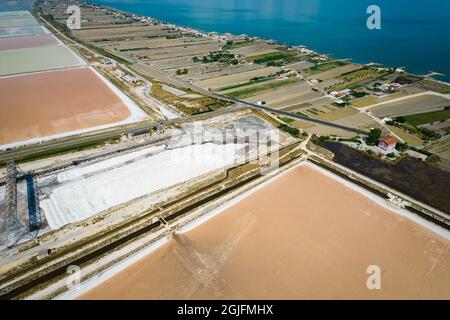 Vue aérienne du panorama des salines à Saline Margherita di Savoia, italie Banque D'Images