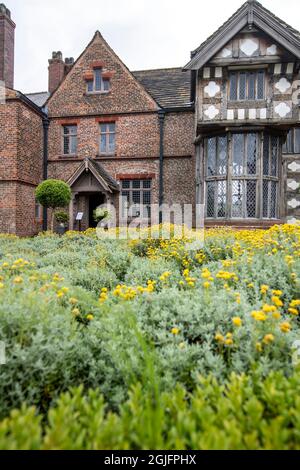 Extérieur du musée Ordsall Hall, ancien manoir datant de plus de 750 ans, situé à Salford, près de Manchester, Angleterre, Royaume-Uni Banque D'Images