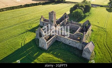 Vue aérienne des ruines de Kilcrea Friary dans le comté de Cork Irlande Banque D'Images