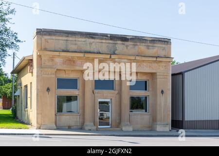 BEAVER CREEK, MN, USA-22 AOÛT 2021 : premier bâtiment de la Banque nationale, plus récemment, la Beaver Creek State Bank, inactive depuis 1987. Banque D'Images