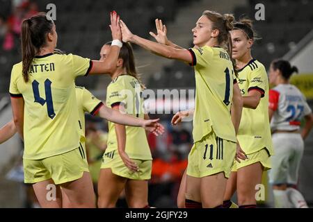 Prague, République tchèque. 09e septembre 2021. Vivianne Miedema, deuxième à partir de la droite, célèbre un but lors du deuxième tour de l'UEFA Women's Champions League Slavia Praha vs Arsenal à Prague, République Tchèque, le 9 septembre 2021. Crédit : vit Simanek/CTK photo/Alay Live News Banque D'Images