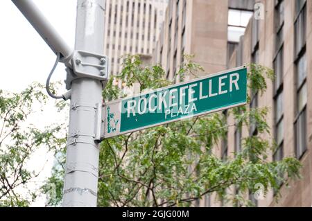 Panneau vert Rockefeller plaza dans la rue Banque D'Images