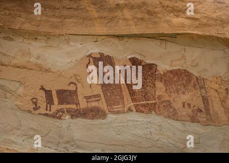 Gros plan des pétroglyphes sur le panneau Pictographe Temple Mountain Wash dans l'Utah. Banque D'Images