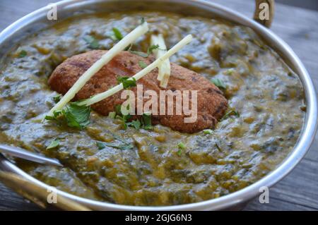 Le Palak Kofta végétarien servi au restaurant indien Delhi à Marienfelder Allee à Marienfelde, Berlin, Allemagne - 8 août 2021. Banque D'Images