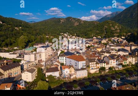 Paysage de montagne avec Ax-les-Thermes Banque D'Images