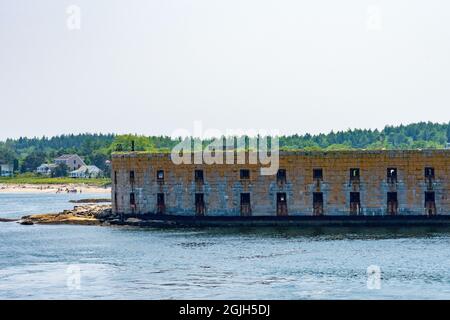 Casco Bay, Maine, États-Unis. Fort Gorges est un ancien fort militaire des États-Unis construit sur l'île Hog Ledge à l'entrée du port de Portland, Maine Banque D'Images