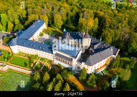 Vue imprenable sur le château médiéval de Zbiroh Banque D'Images