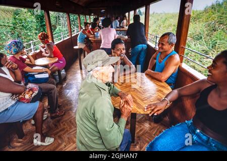 Passagers en train de Trinidad à Valle de los Ingenios, Trinidad, Cuba Banque D'Images