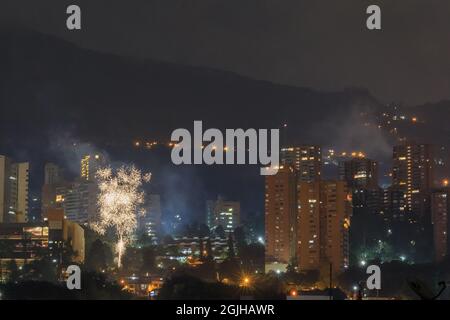 Feux d'artifice à Medellin, Colombie Banque D'Images