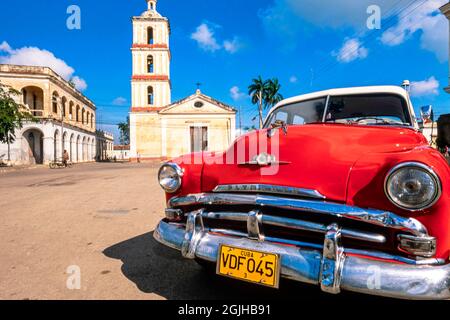 Classic American 1951 Plymouth car, Parque Marti, Remedios, Cuba Banque D'Images