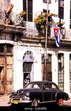 Voiture américaine classique des années 50, 1951 Chevrolet Styline, garée dans la rue, la Havane, Cuba Banque D'Images