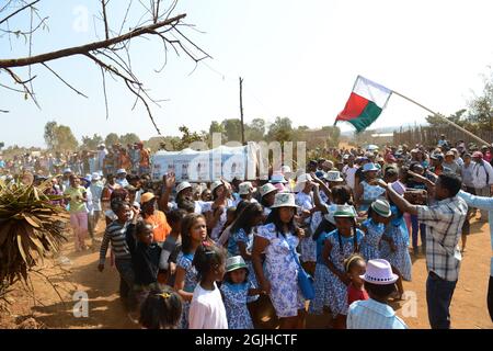 Danse avec les morts. Famadihana ( tournant des os ) cérémonie dans le centre de Madagascar. Banque D'Images