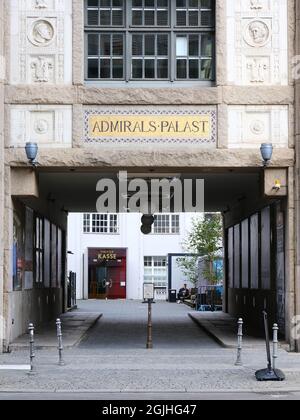 Berlin, Allemagne, 31 août 2021, entrée et passage à l'Admiralspalast dans Friedrichsstrasse. Banque D'Images