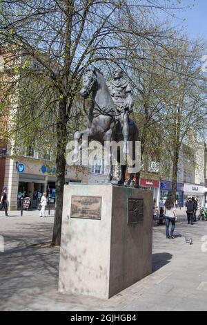 Une statue de Marcus Cocceius Nerva Auguste, l'empereur romain d'après qui a été nommée Gloucester. Gloucester en Angleterre. Banque D'Images