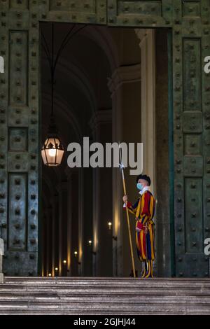 Gardes suisses, Basilique St Peters, Rome, Italie Banque D'Images