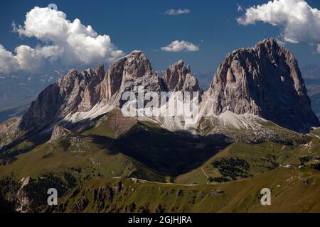 Vue depuis le glacier Marmolada : Mt. Sass Pordoi, Col Pordoi, Groupe Sella, Dolomites, province du Trentin, Italie Banque D'Images