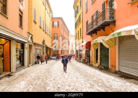 Bologne, Italie. 1er mars 2018. La neige continue de couvrir les rues de Bologne, en Italie. La « Bête de l'est », un temps exceptionnellement froid et enneigé, Banque D'Images