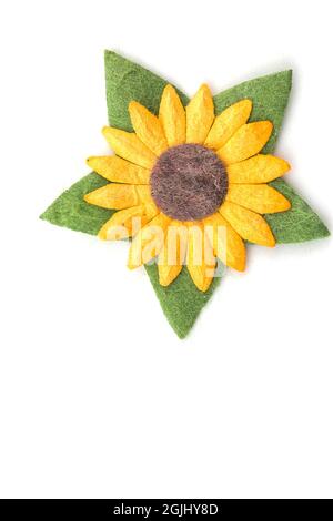 Tournesol en papier isolé sur fond blanc Banque D'Images