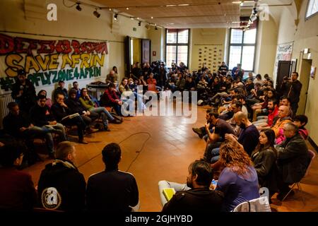 Bologne, Italie 15 avril 2018. La première assemblée nationale de coursiers italiens de livraison de nourriture en ligne a eu lieu à Bologne. L'assem Banque D'Images