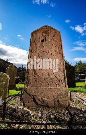 L'arrière de la plaque de Kirkyard Cross, une des pierres sur pied Aberleman à Angus, en Écosse Banque D'Images